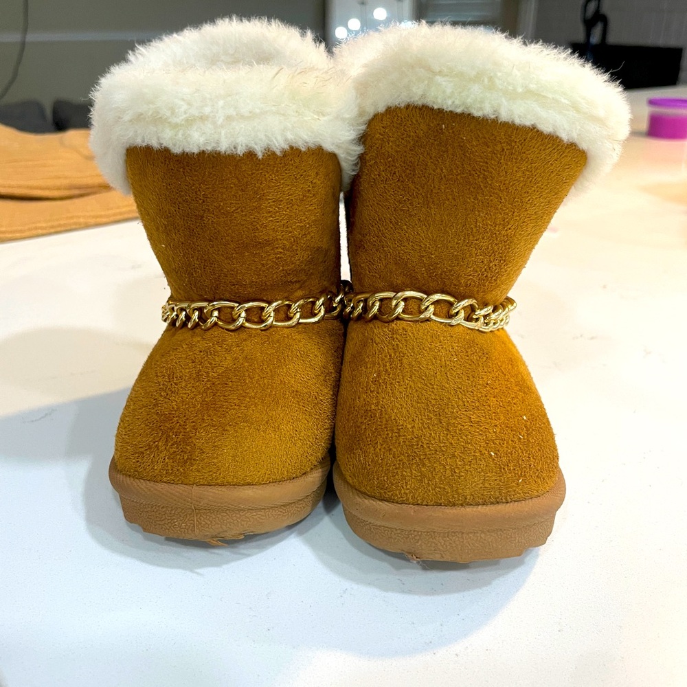 Bebe Kids' Faux Fur Lined Winter cognac brown Boots Size 6